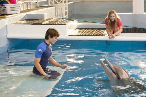 'Dolphin Tale 2' swims into theaters. 